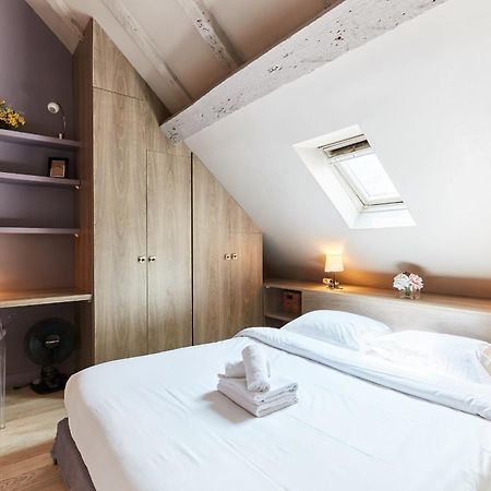 Place Des Vosges - 1Br With Balcony - Cityapartmentstay Paris Bagian luar foto