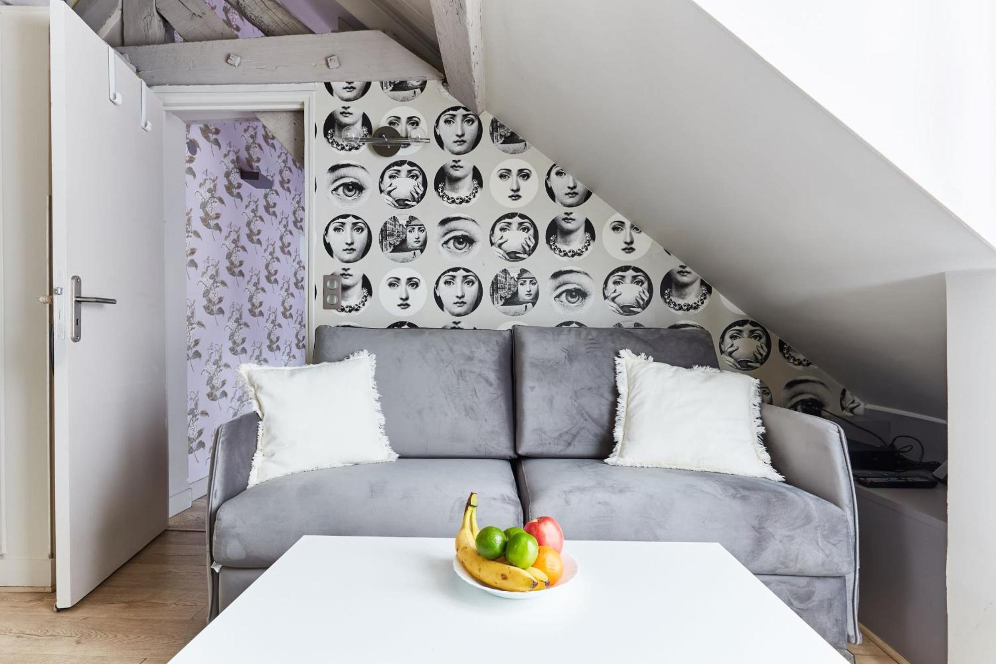Place Des Vosges - 1Br With Balcony - Cityapartmentstay Paris Bagian luar foto