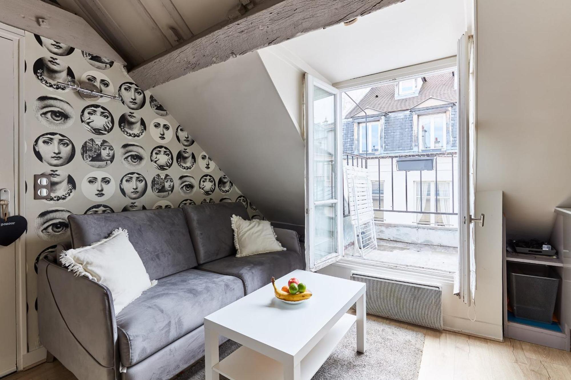 Place Des Vosges - 1Br With Balcony - Cityapartmentstay Paris Bagian luar foto