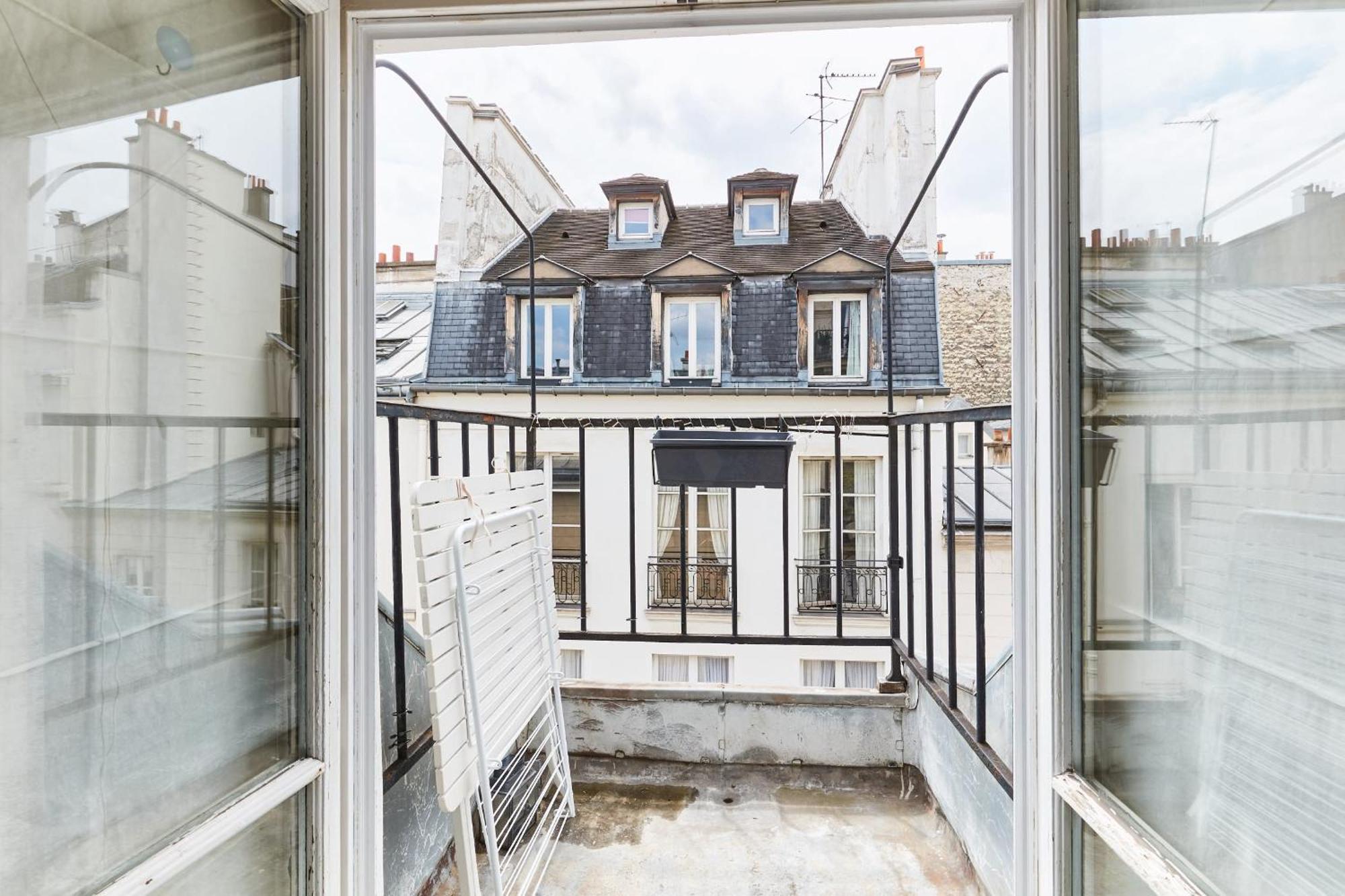 Place Des Vosges - 1Br With Balcony - Cityapartmentstay Paris Bagian luar foto